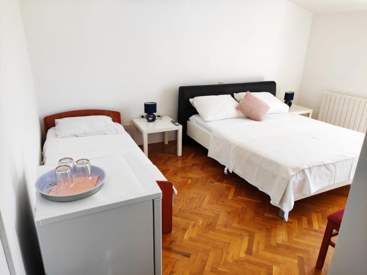 Guesthouse Varnica Kastel Luksic Bagian luar foto