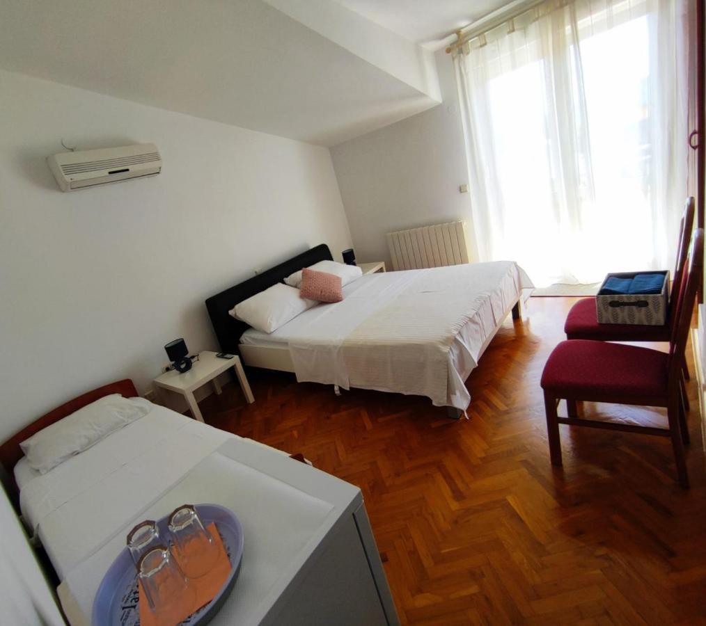 Guesthouse Varnica Kastel Luksic Bagian luar foto