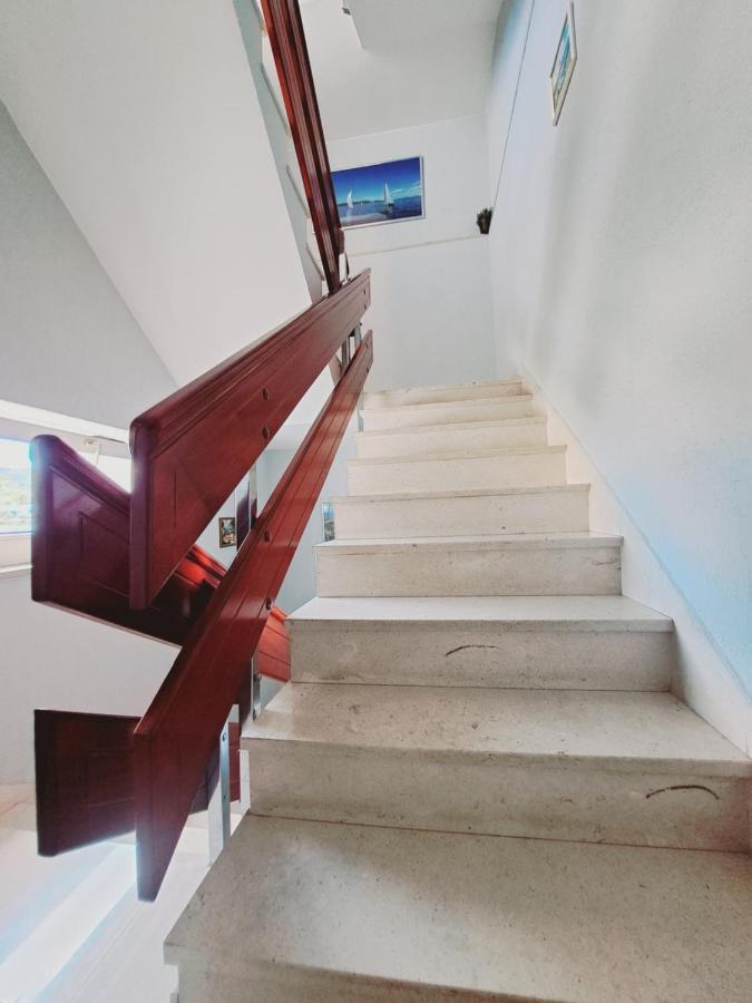 Guesthouse Varnica Kastel Luksic Bagian luar foto