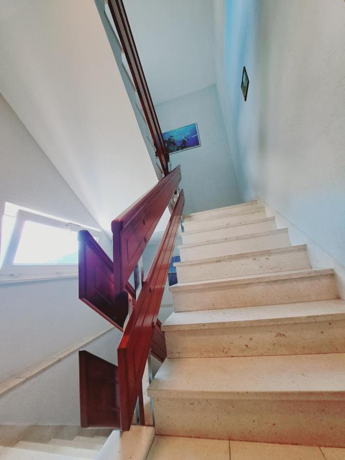Guesthouse Varnica Kastel Luksic Bagian luar foto