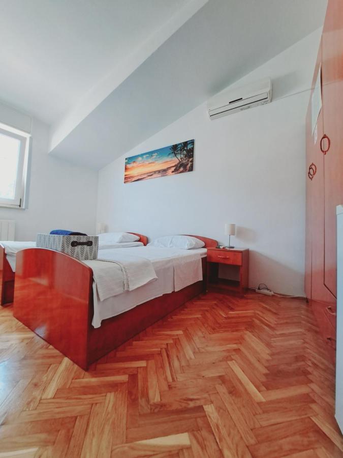 Guesthouse Varnica Kastel Luksic Bagian luar foto