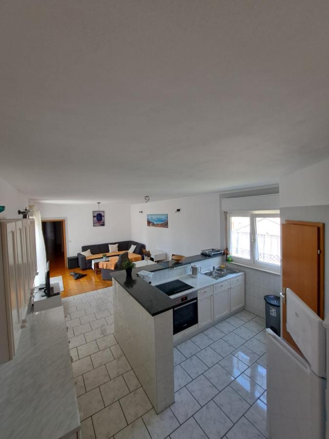Guesthouse Varnica Kastel Luksic Bagian luar foto