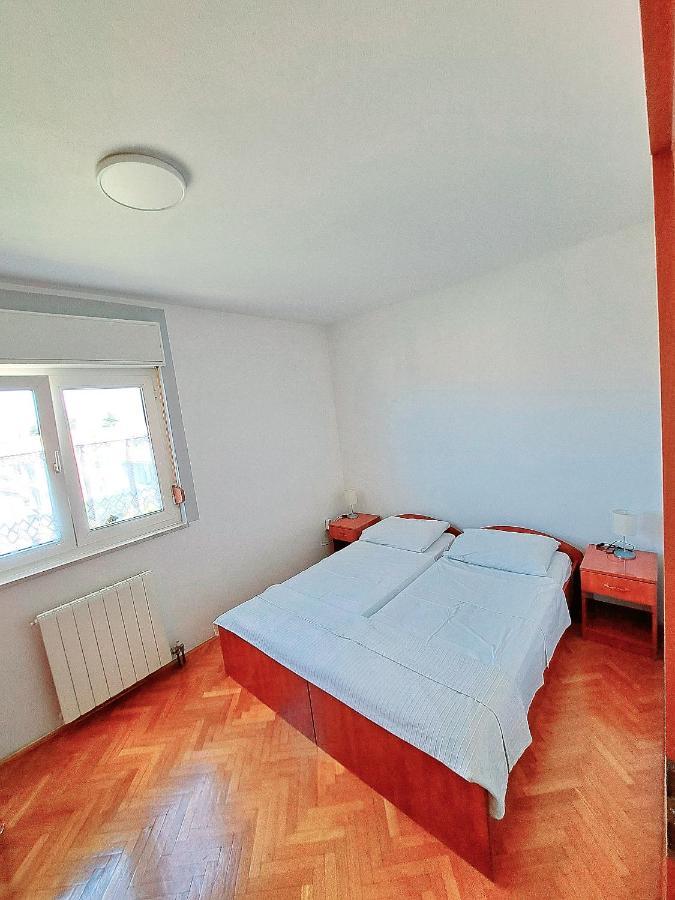 Guesthouse Varnica Kastel Luksic Bagian luar foto