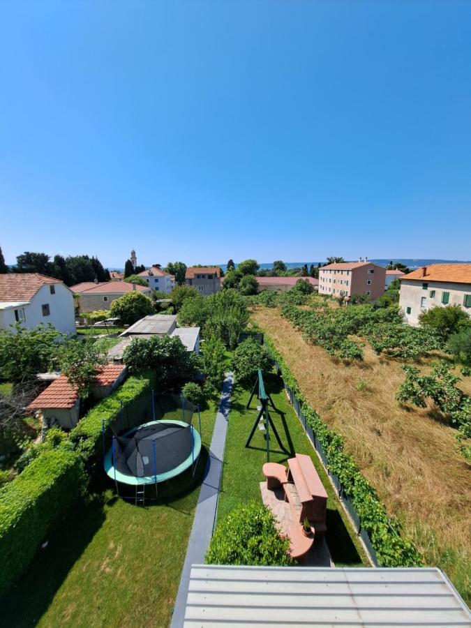 Guesthouse Varnica Kastel Luksic Bagian luar foto