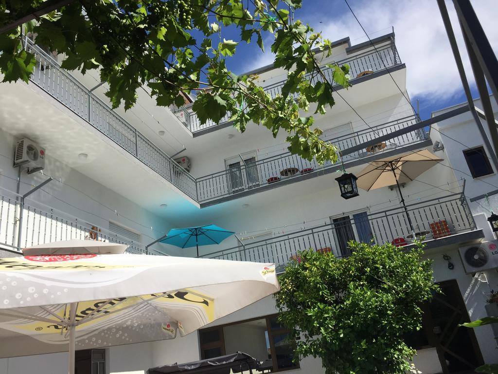 Guesthouse Varnica Kastel Luksic Bagian luar foto