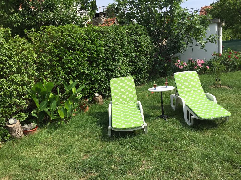 Guesthouse Varnica Kastel Luksic Bagian luar foto