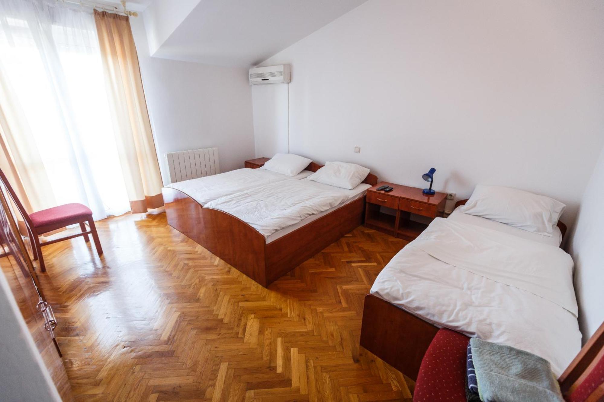 Guesthouse Varnica Kastel Luksic Bagian luar foto