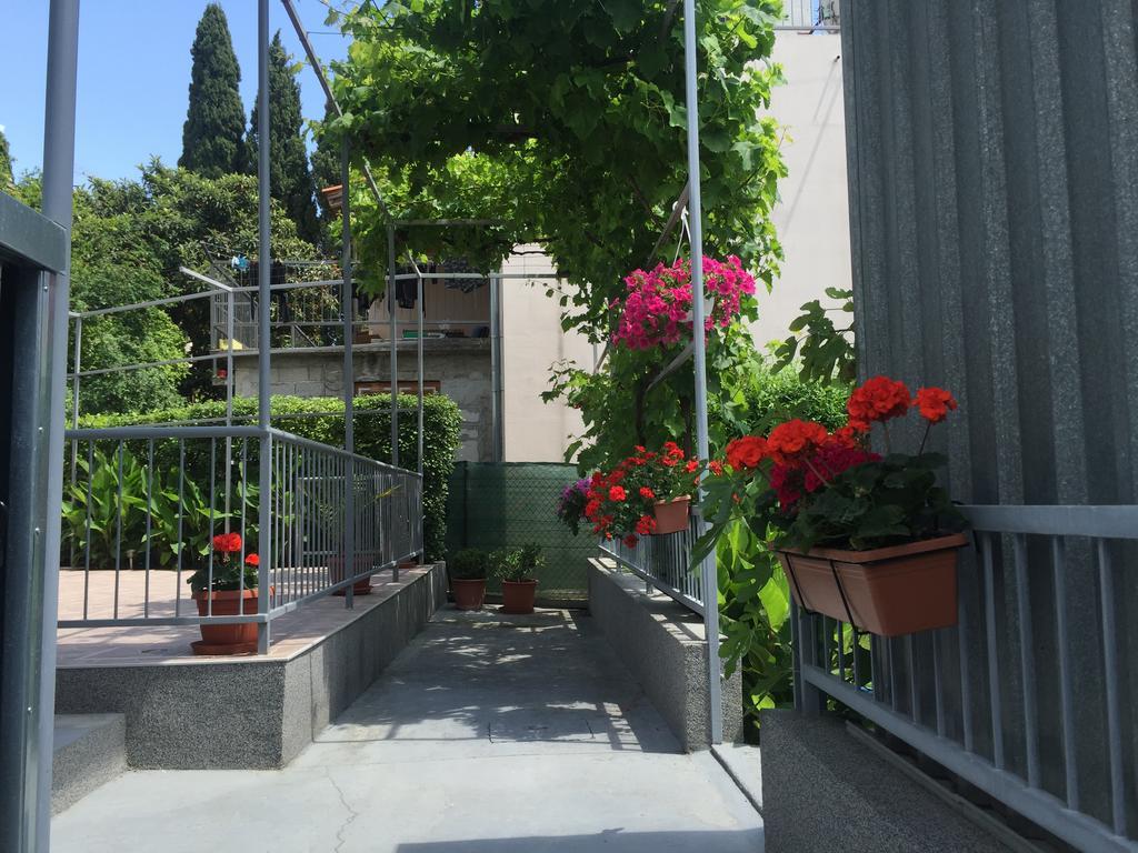 Guesthouse Varnica Kastel Luksic Bagian luar foto