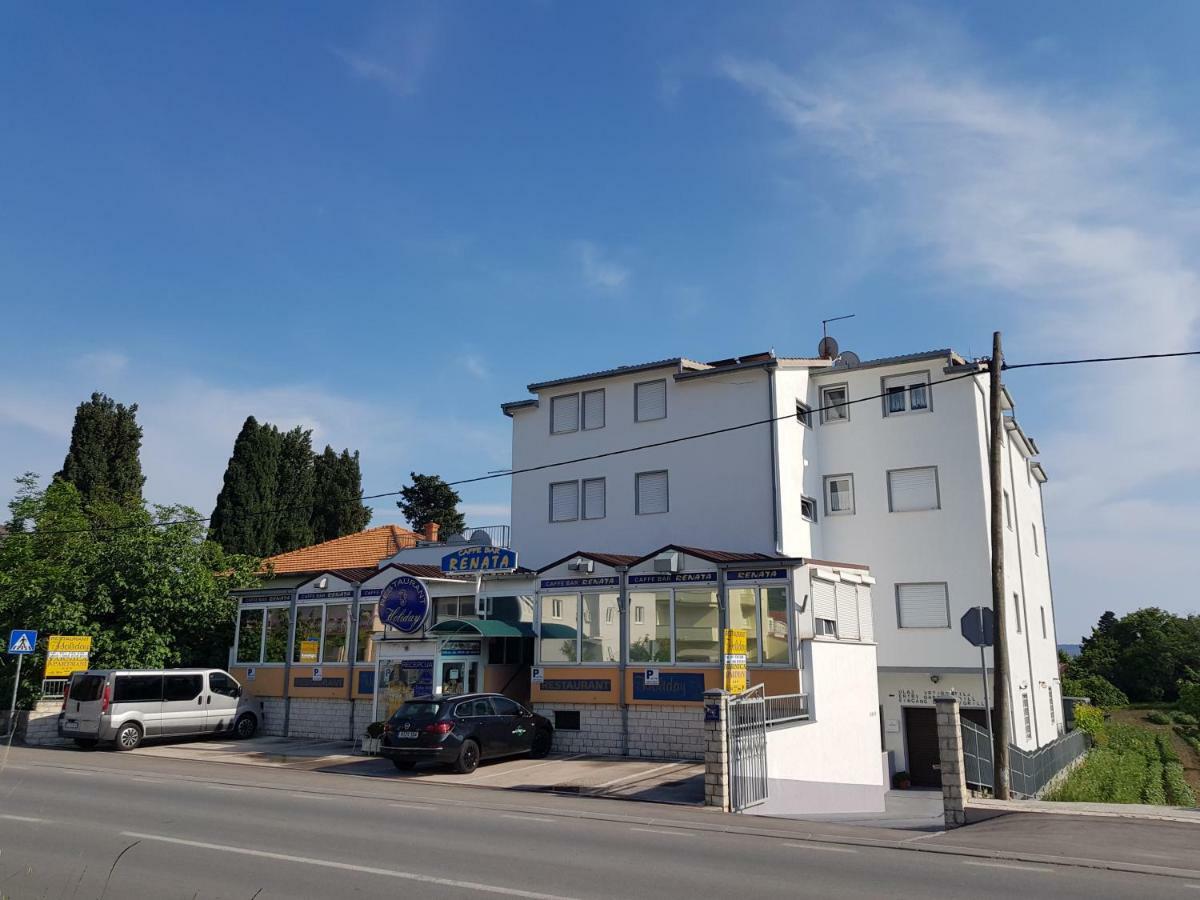 Guesthouse Varnica Kastel Luksic Bagian luar foto