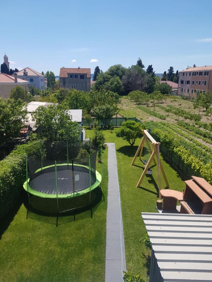 Guesthouse Varnica Kastel Luksic Bagian luar foto